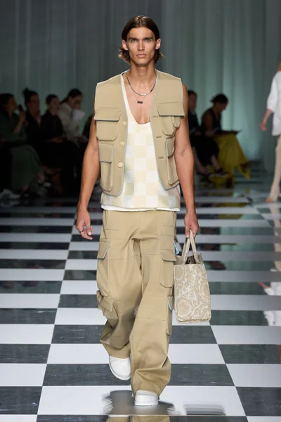 Look 9